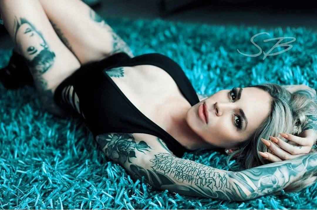 Modelo de tatuaje Lauren Hebert, modelo fotográfico alternativo femenino |  EE.UU