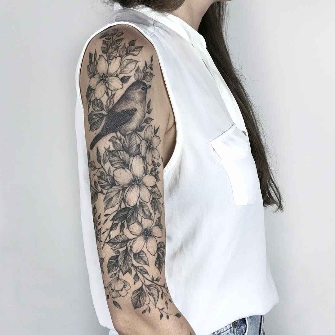 Tattoo艺术家Yarina Tereshchenko黑色点绘线条 tattoo | Kiew, Ukraine
