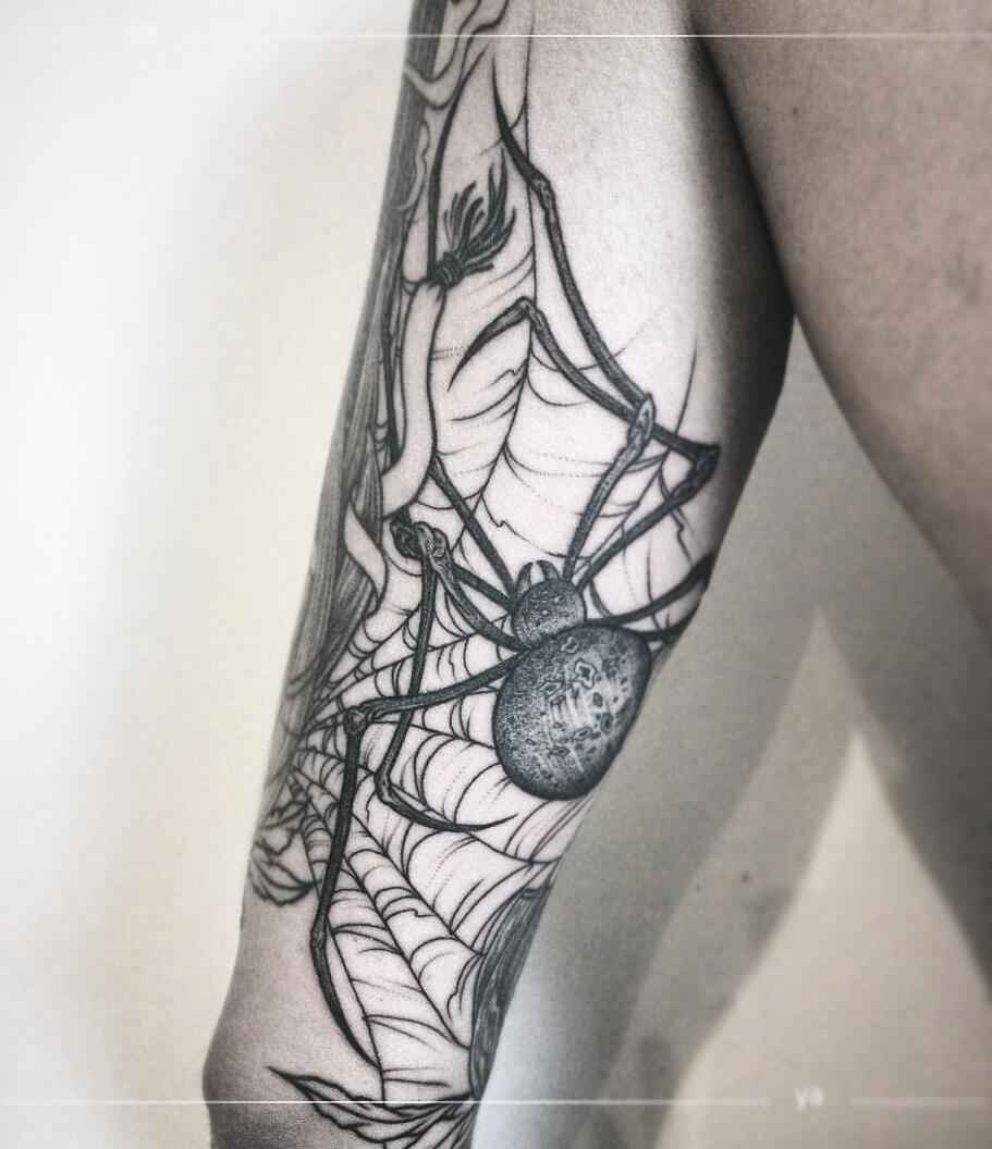 Tattoo artist Anastasiya Yatsson black dotwork linework authors design tattoo | Moscow, Russia