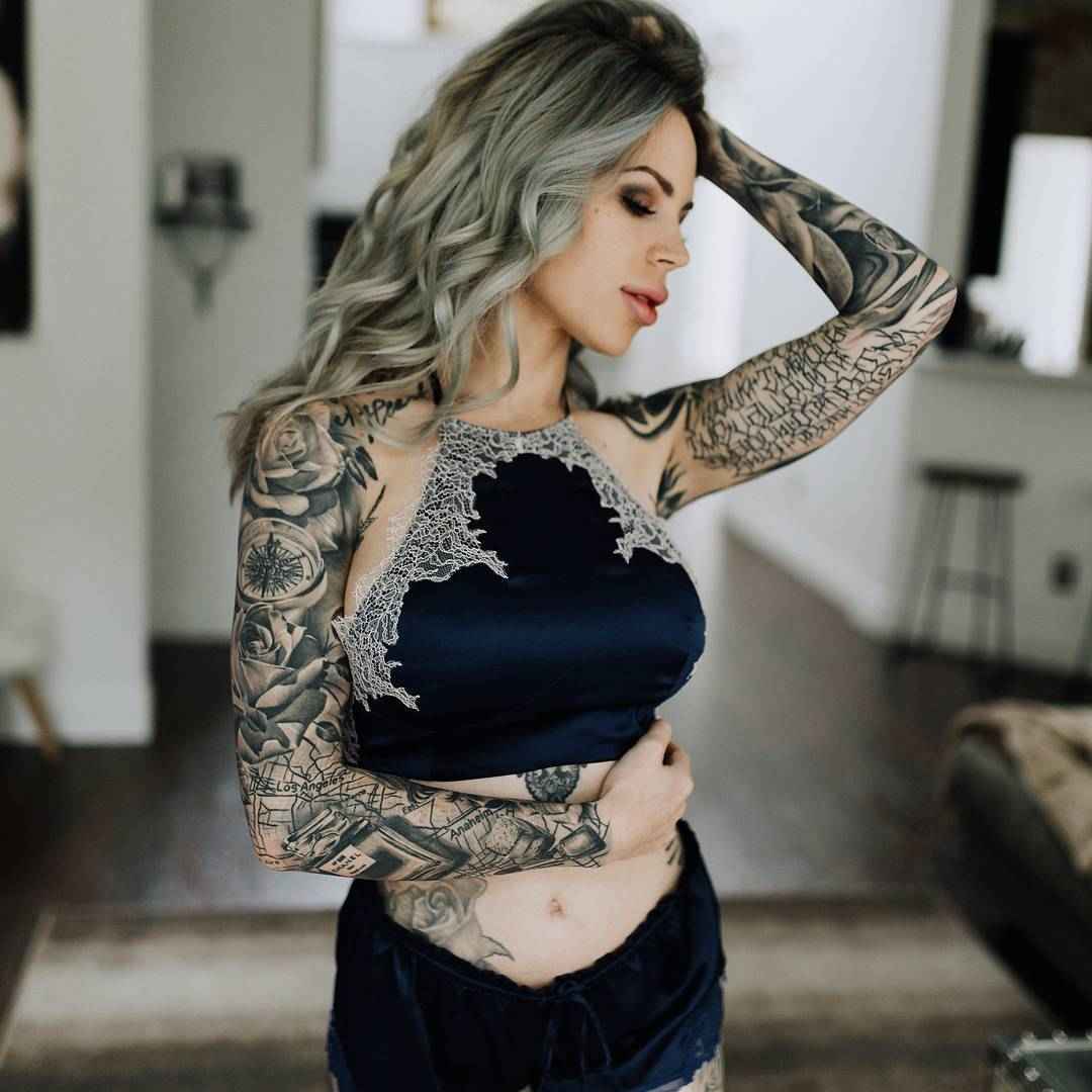 Modelo de tatuaje Lauren Hebert, modelo fotográfico alternativo femenino |  EE.UU