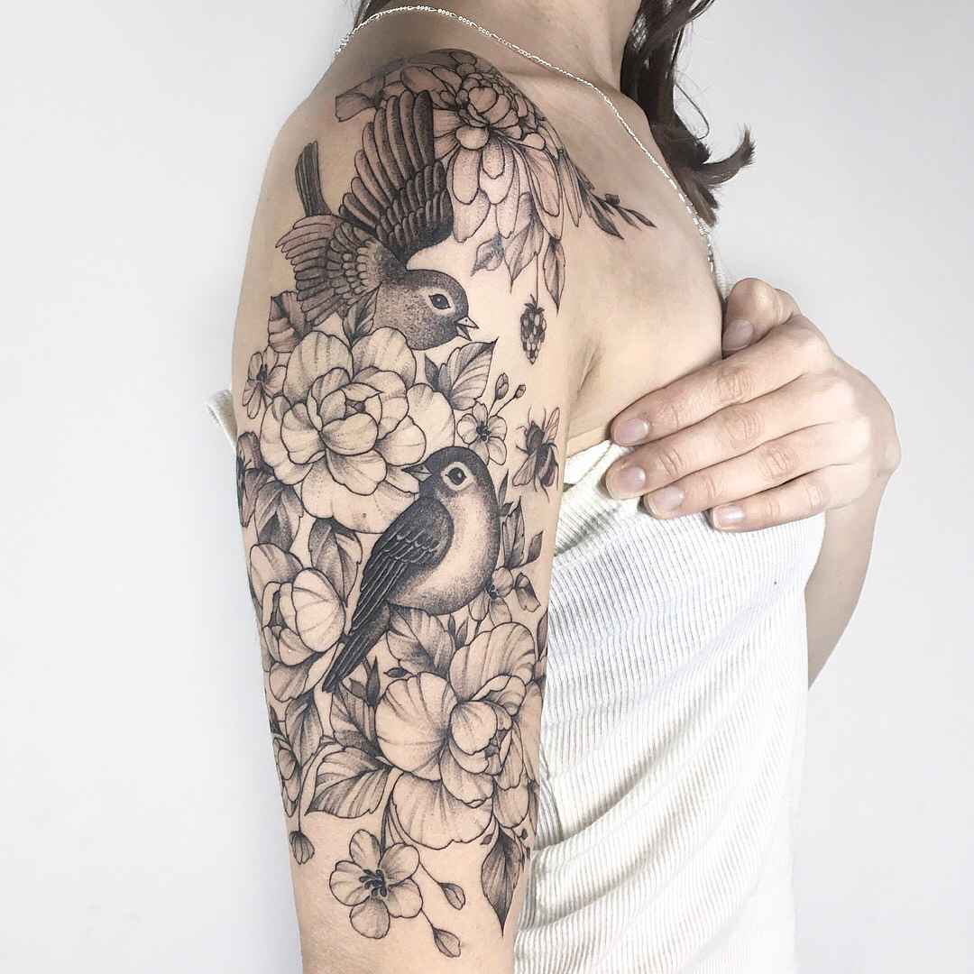 Tattoo艺术家Yarina Tereshchenko黑色点绘线条 tattoo | Kiew, Ukraine