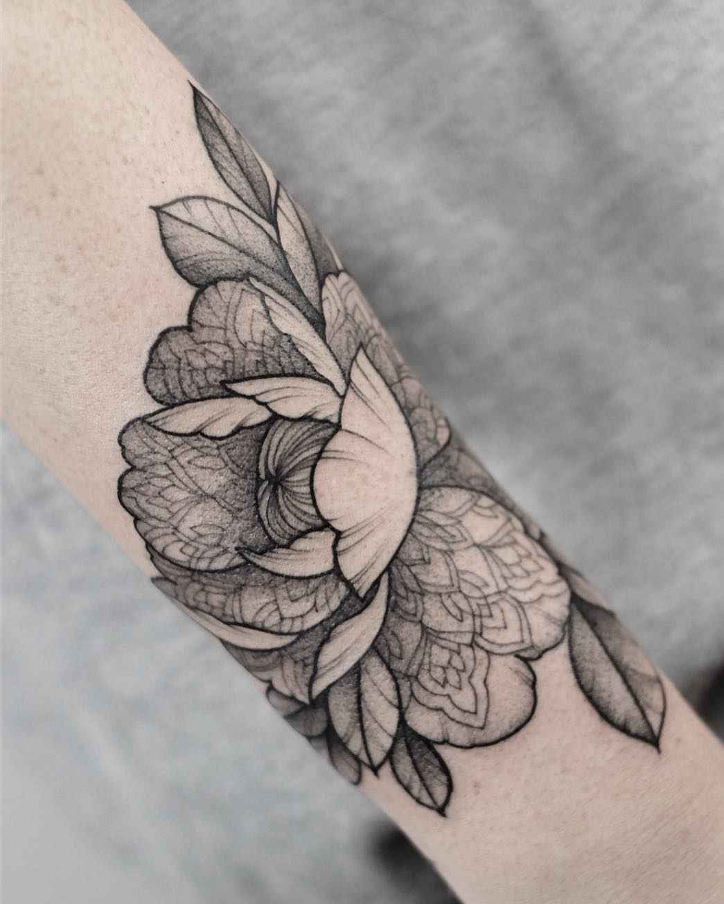 Tattoo artist Sasha Masiuk linework dotwork tattoo