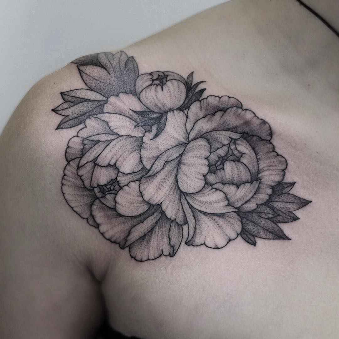 Tattoo artist Sasha Masiuk linework dotwork tattoo