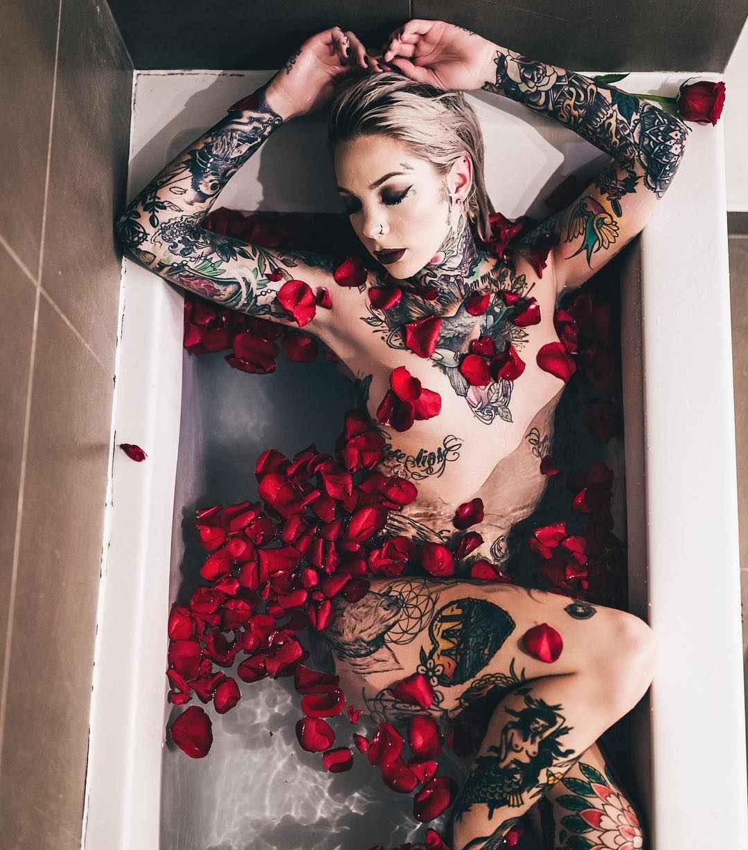 Modelo de tatuaje femenino Madison Skye |  modelo alternativo de Canadá