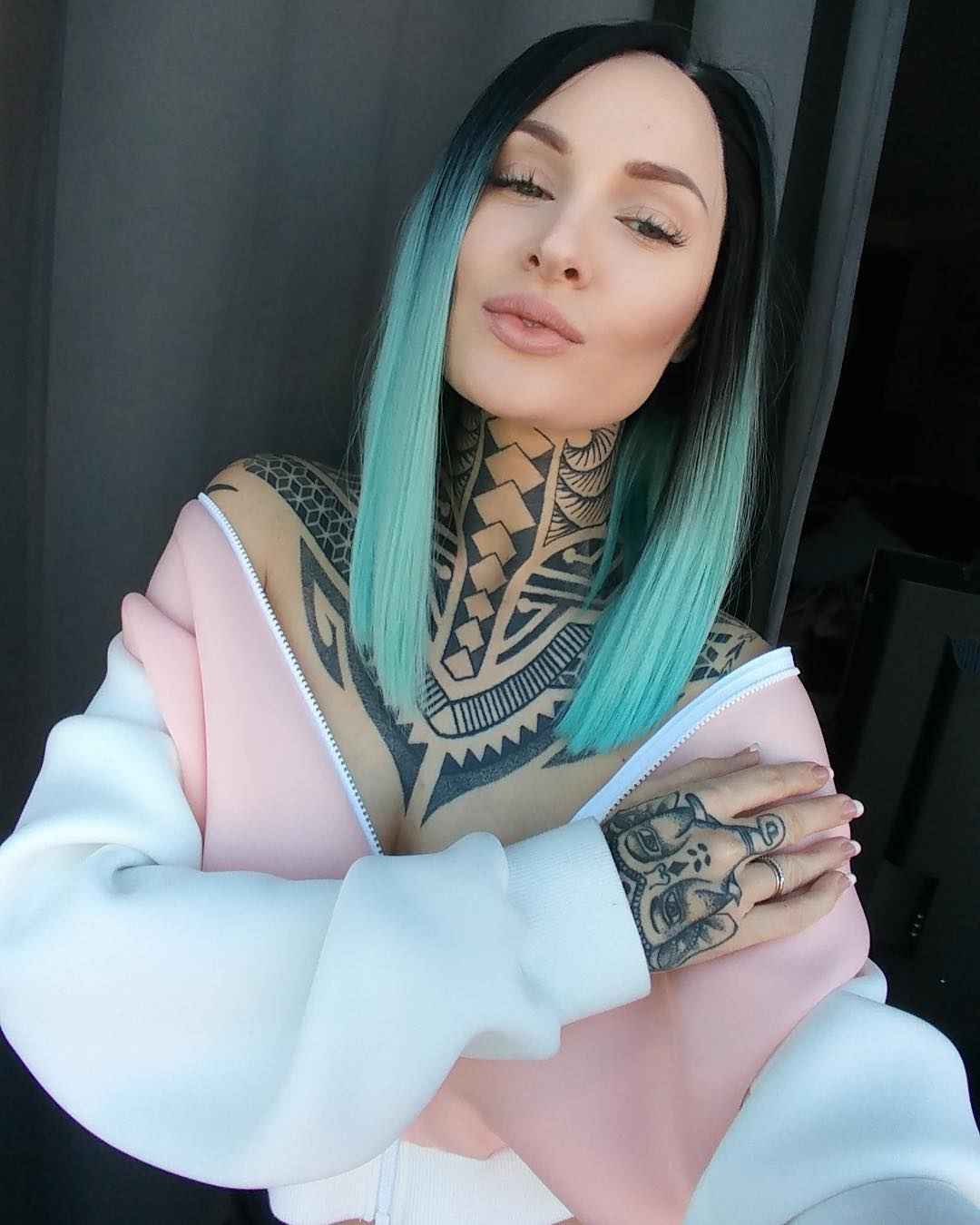 Tattooed model Tessa Lizz