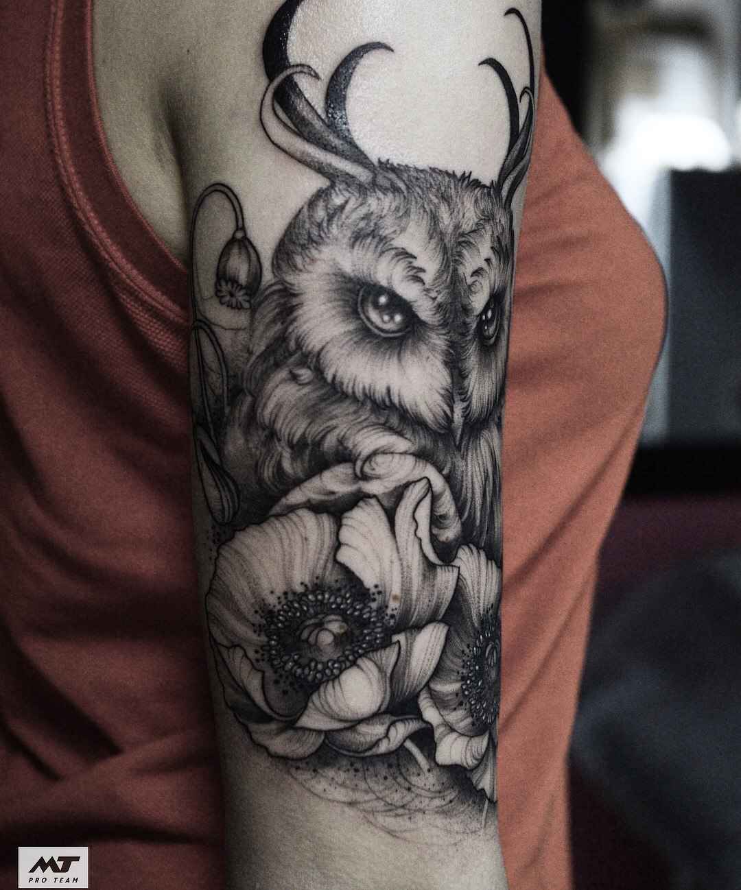 Tattoo artist Sasha Katuna authors blackwork tattoo | Russia