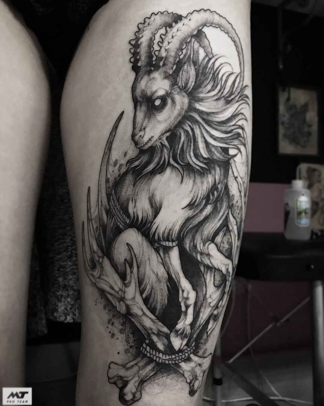 Tattoo artist Sasha Katuna authors blackwork tattoo | Russia