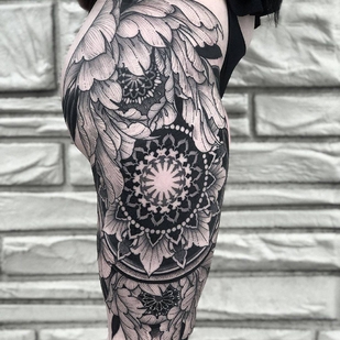 Female Black  tattoo on Thigh #34152 | Tattoo Artist Jayce Wallingford