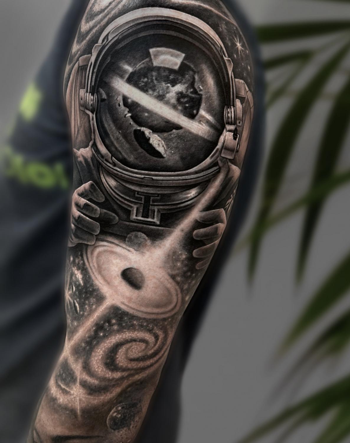 Tattoo artist Jesus Alonso