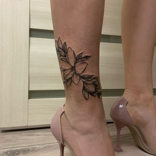 Female Black  tattoo on Leg #83403 | Tattoo Artist Daniil Kyurshev