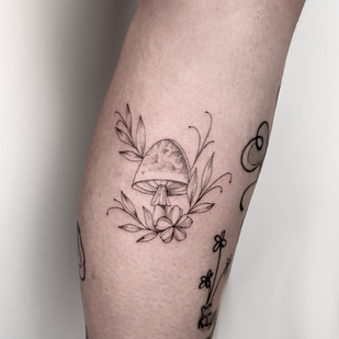 Female Black  tattoo on Leg #86704 | Tattoo Artist Daria Galina