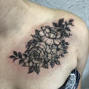 Female Black Whipshading tattoo on Collarbone #83948 | Tattoo Artist Gulyaeva Victoria