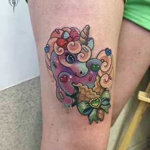 Female Color New School tattoo on Thigh #87360 | Tattoo Artist Vitaliy Kanaschenkov