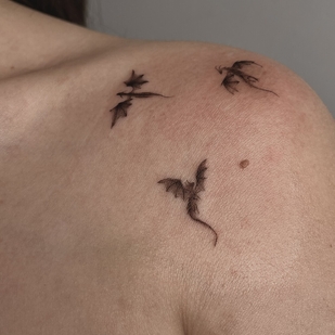Female Black Whipshading tattoo on Shoulder #91680 | Tattoo Artist Elvira Volodarskaya