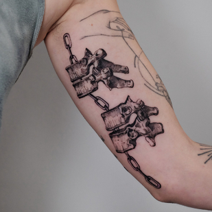 Female Black Illustrative tattoo #95729 | Tattoo Artist Lisa Litovkin