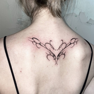Female Black Author's Style tattoo on Back #94431 | Tattoo Artist nunichego shtyrikova