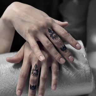 Female Black Abstract tattoo on Fingers #97079 | Tattoo Artist Mariya Naumova