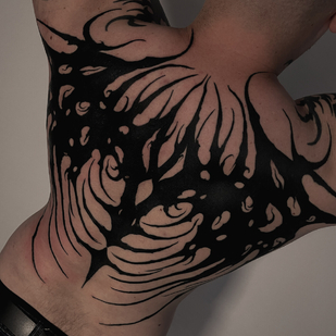Male Black Blackwork tattoo on Back #97422 | Tattoo Artist Valentin Markgraf