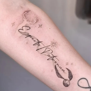 Female Black and Grey Micro realism tattoo on Forearm #98649 | Tattoo Artist Becci | Eisvogel Tattoo