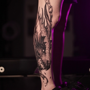 Female Black Graphic tattoo on Shin #100563 | Tattoo Artist Yavorskaya Anastasiya