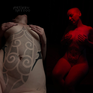 Female Black and Grey Japanese tattoo on Stomach #94117 | Tattoo Artist Ruslan Abusev