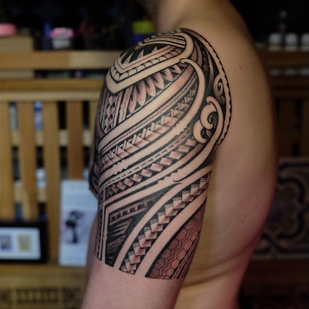 Male Black Polynesian tattoo on Shoulder #96542 | Tattoo Artist maksim kokin