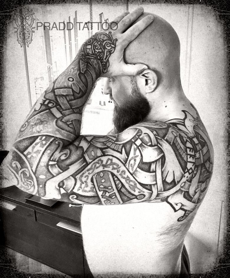 tattoo Scandinavian patterns - tattoo artist Vitaly Pradd