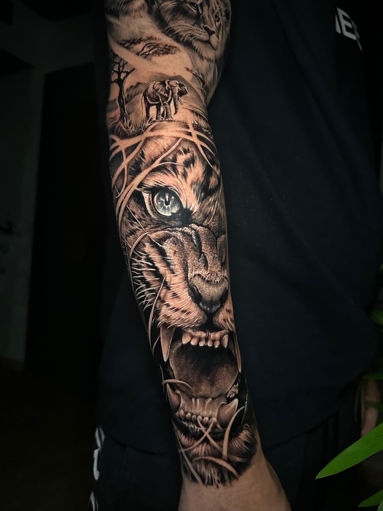  Realistic tattoo by Efren