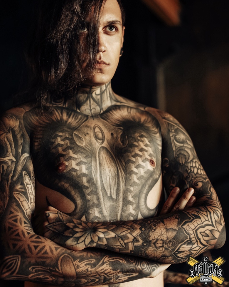 Графика + орнаментал татуировка - мастер Дмитрий Палкин