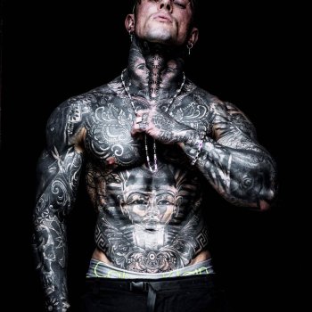 Modelo de tatuajes Andrew England