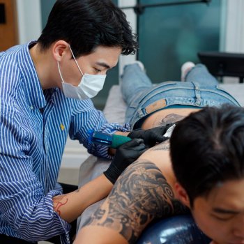 Artista del tatuaje Girin Tattoo