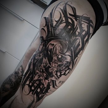 Artista del tatuaje Niko Parviainen