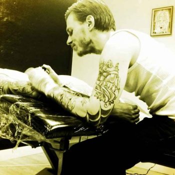 Artista del tatuaje Niceguy Chris Tattoo