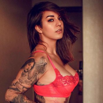 Modelo de tatuajes Stephanie Marazzo