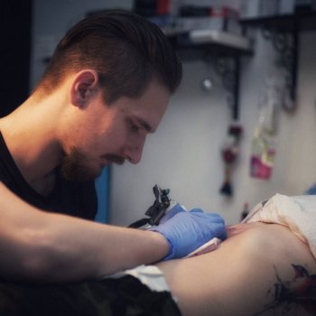 Artista del tatuaje Андрей Пшибек
