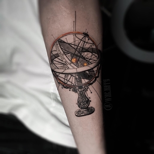 Masculino Negro y Gris Grabado tatuaje en Antebrazo #62876 | Tattoo Artist Kirill Antique