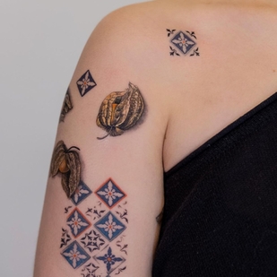 Femenino Color Ilustrativo tatuaje en Hombro #63549 | Tattoo Artist Noa Margalit