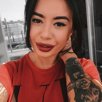 Modelo de tatuajes Eva Evil