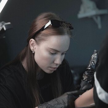 Artista del tatuaje Kristina March