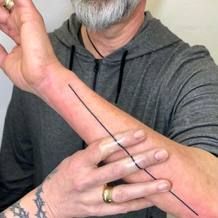 Negro  tatuaje en Antebrazo #64124 | Tattoo Artist crooked_gun