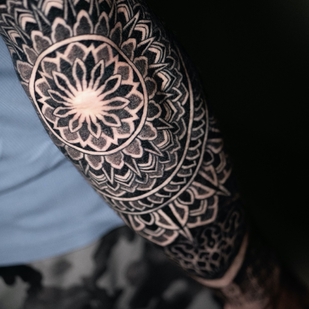 Negro Ornamental tatuaje en Antebrazo #64436 | Tattoo Artist Alex White