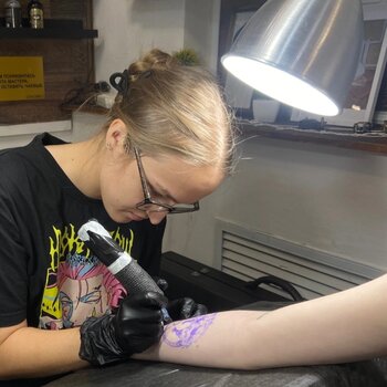 Artista del tatuaje HoneyKat