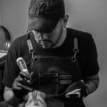 Artista del tatuaje Daniel Escalante