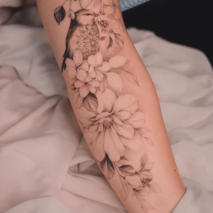 Femenino Negro Botánico tatuaje en Antebrazo #35532 | Tattoo Artist Karolina Szymańska