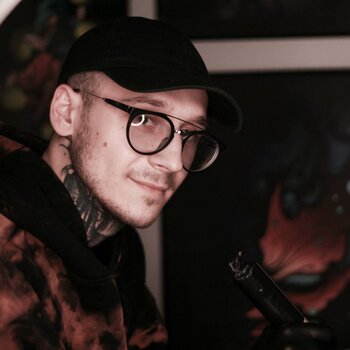 Artista del tatuaje Gennadiy Almazov