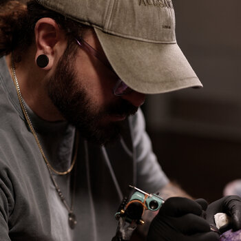 Artista del tatuaje Bobby Cupparo