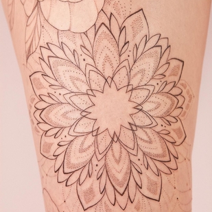 Femenino Negro Fineline tatuaje en Pierna #54111 | Tattoo Artist Anastasiya Kovyazina