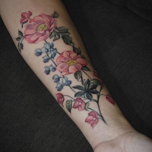 Femenino Color Botánico tatuaje en Antebrazo #54344 | Tattoo Artist Vanessa Core