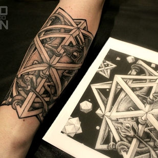 Masculino Negro Gráfico tatuaje en Antebrazo #67954 | Tattoo Artist Ioann Leo ( LEO-VAN )