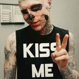 🔥 Fotos sensuales, portafolio de modelo  #931 Modelo de tatuajes Rick «Zombie boy» Genest